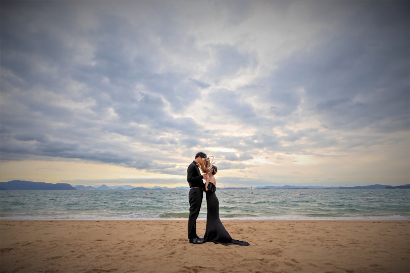 ブーケで顔隠し