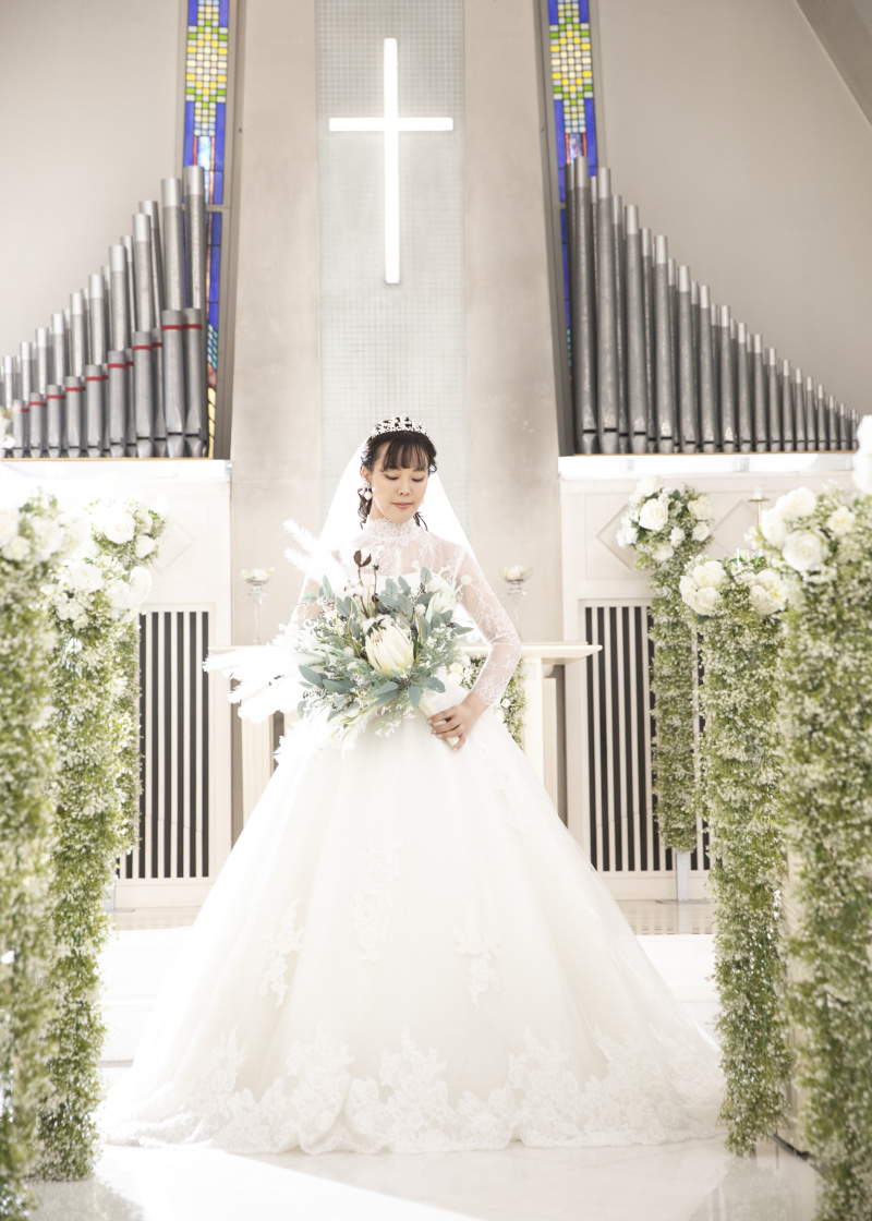 インナーブラウスでチャペルにて