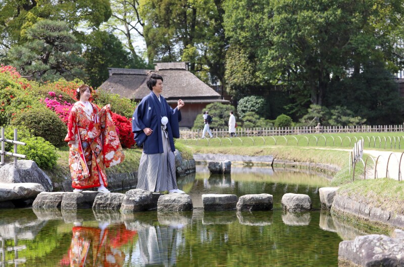 池の上でも楽しく行進