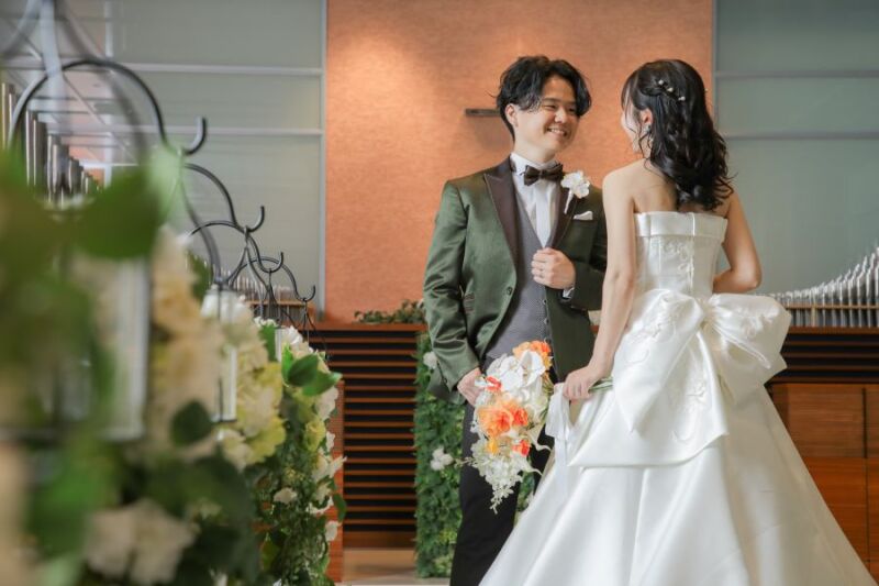 神聖なチャペルで見つめあって♪