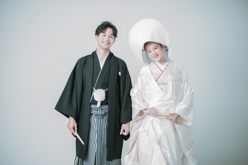 伝統ある白無垢と綿帽子