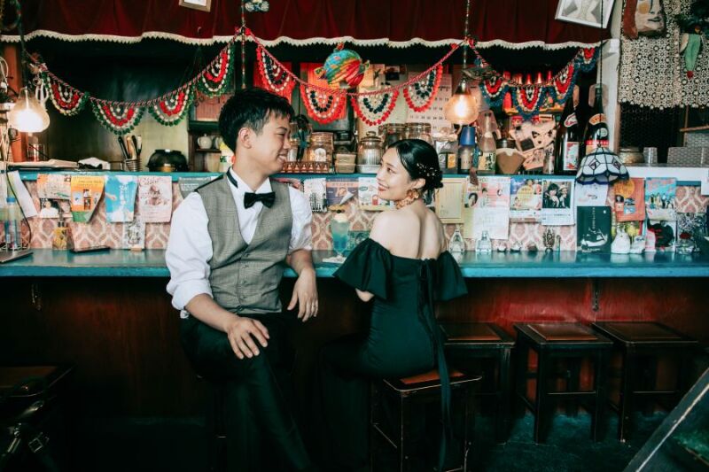 カウンターに座ってみたり…