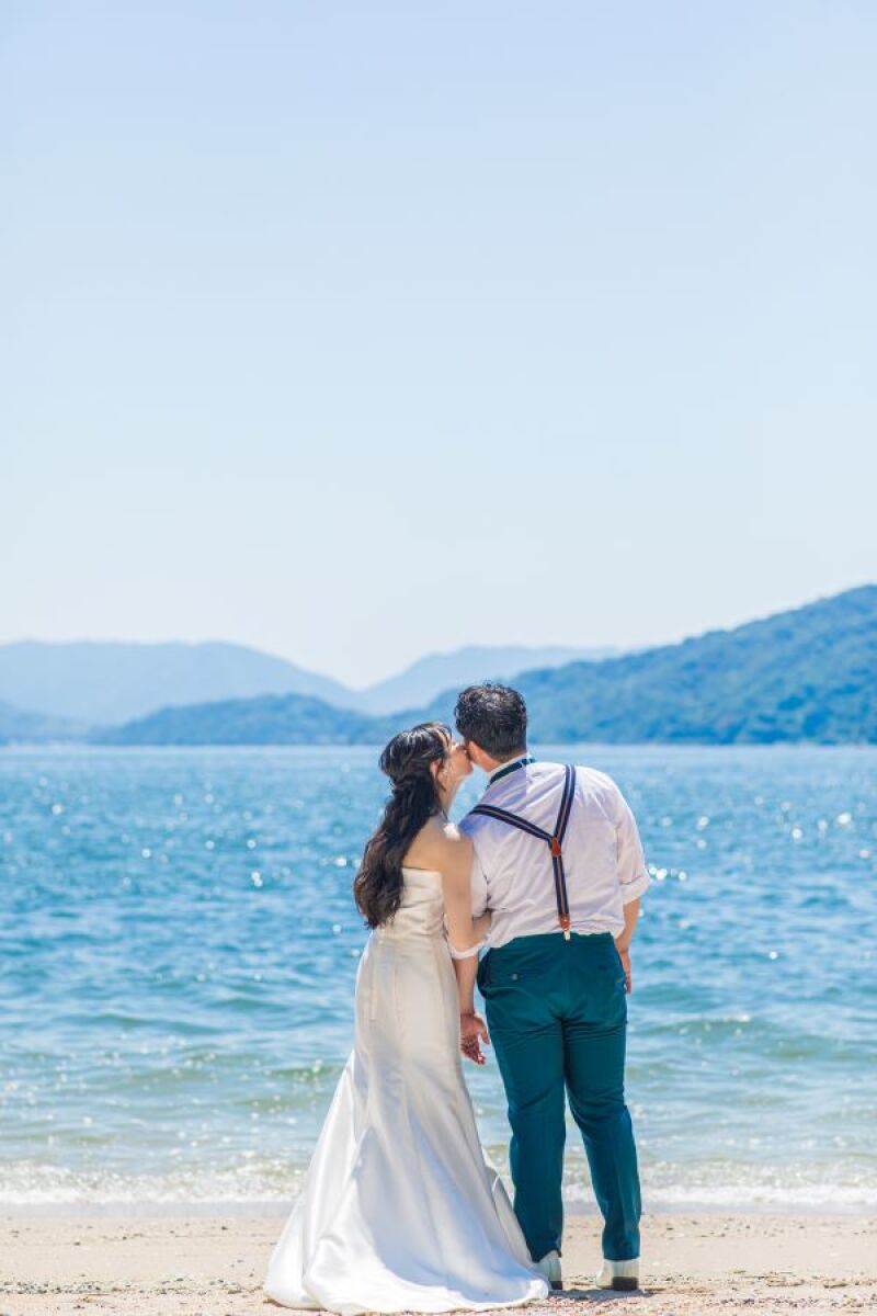 海をバックにロマンチックなショット!