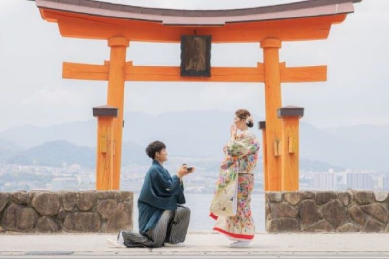 鳥居の前でプロポーズショット♡