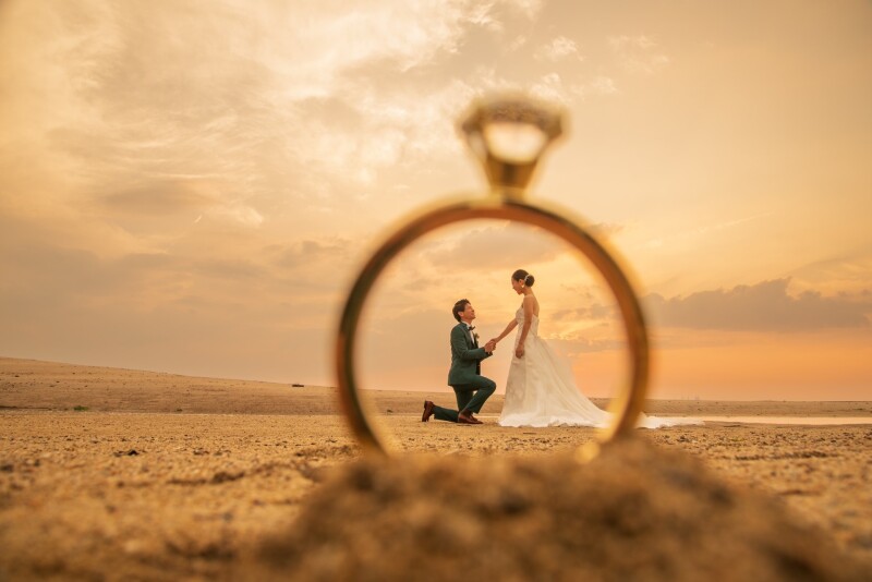 海でプロポーズ