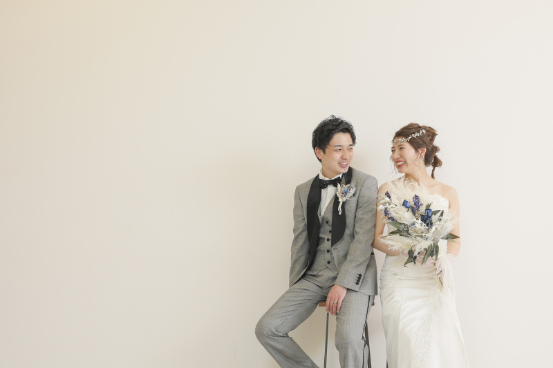 白壁　ウェディングドレス