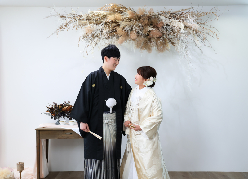 伝統的な和装で