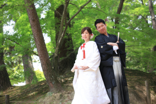 新緑に囲まれて、白無垢と色打掛☆