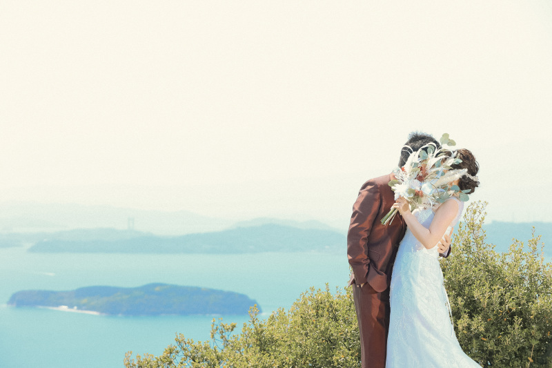 ブーケで顔隠し