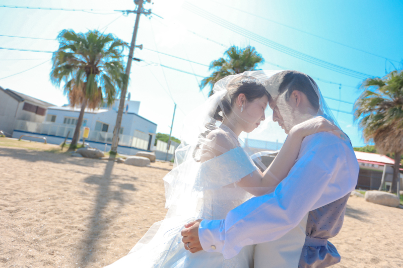 お2人でベールの中に…