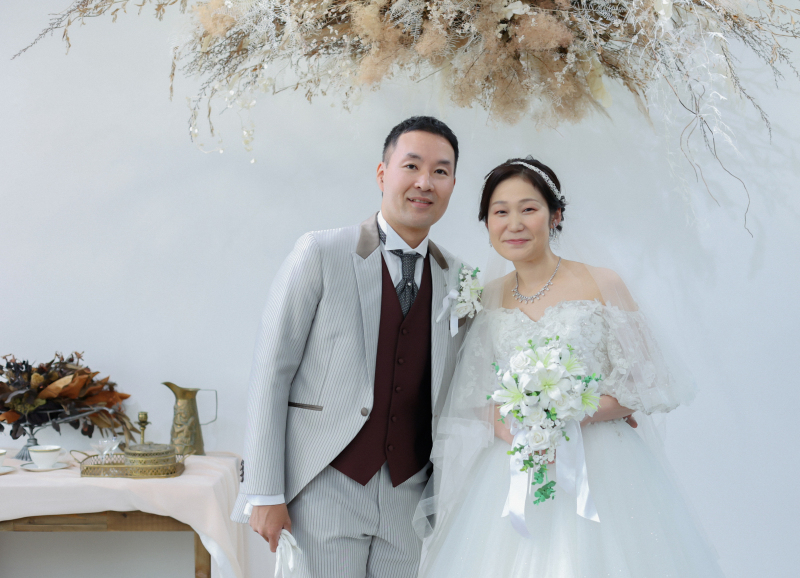 ドライフラワーの下で