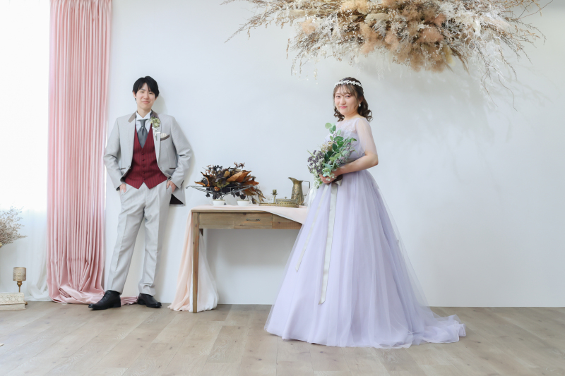 カラードレスでスタジオ撮影