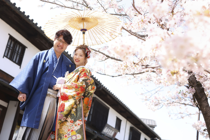 歴史ある街並みと桜