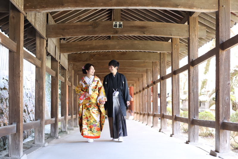 長い回廊をお2人で