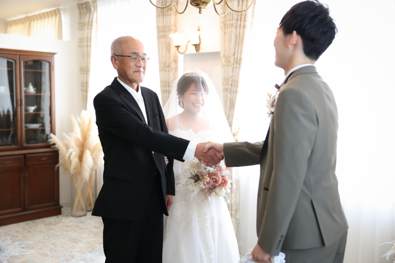 お父様との堅い握手