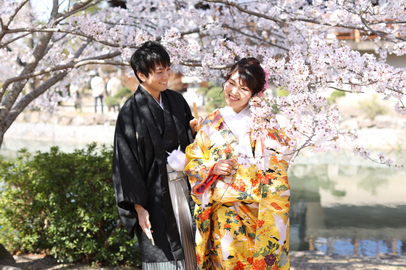 桜の木の下で誰かと待ち合わせ?