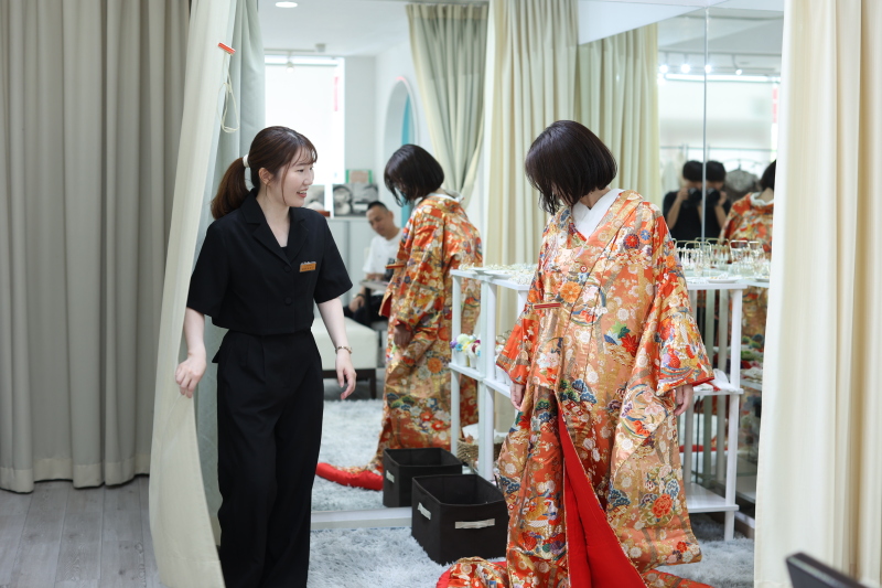 スタジオビュー岡山本店_衣装の試着ができる