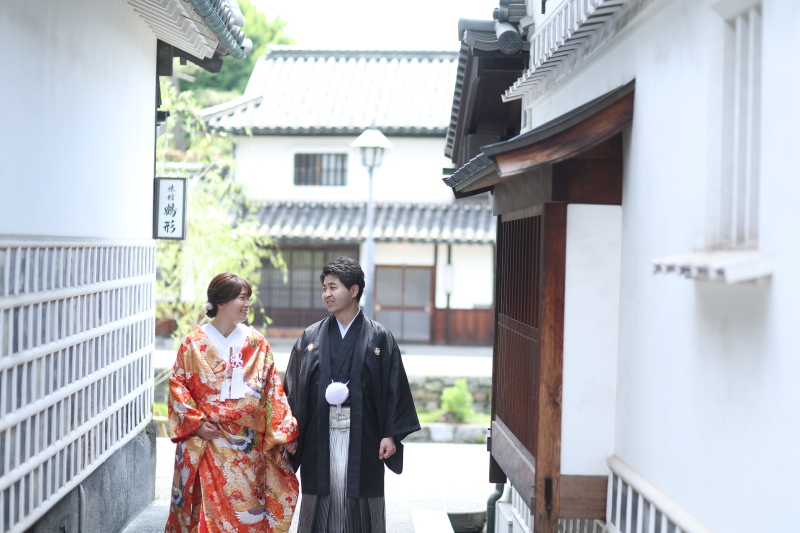 柔らかな日差しがお2人を包み込んで、朗らかなお写真に♪お2人のお人柄を現したようなお写真です^^