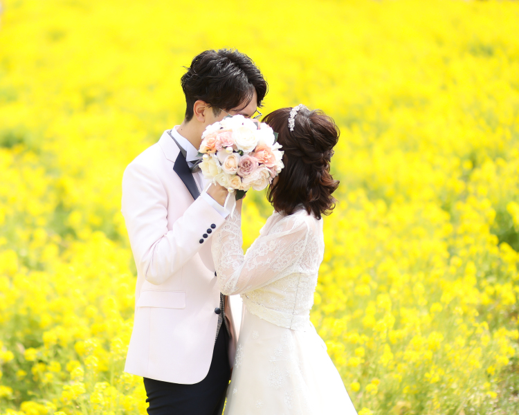 【ドイツの森の花畑ロケーション】洋装1点ロケ ｜春のお花を楽しもう♪〈3/1～5/31撮影〉｜ 菜の花、ポピー、パンジー種類豊富