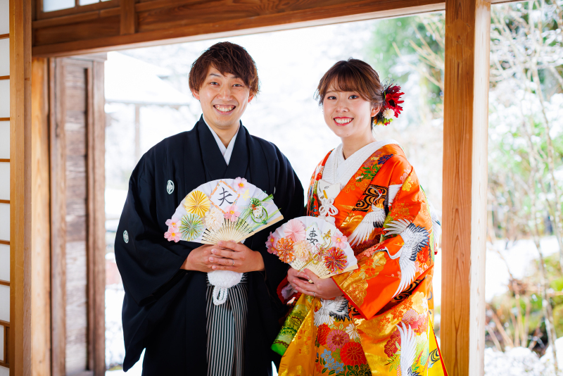 色打掛にお色直し、持ち込み扇子でふたりらしく