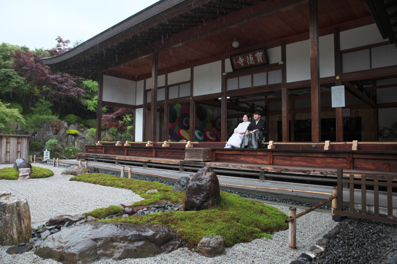 雨音に包まれる静寂のひととき