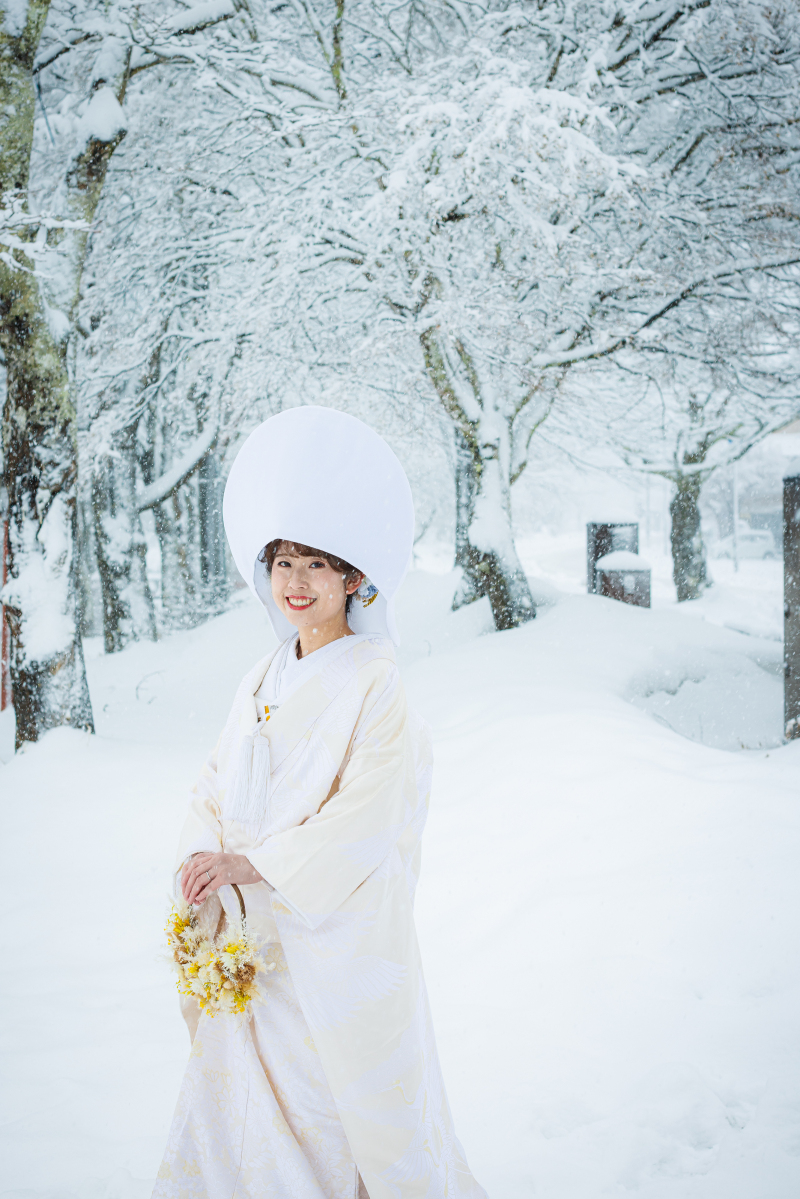 雪が語りかける、白無垢の凛とした美しさ