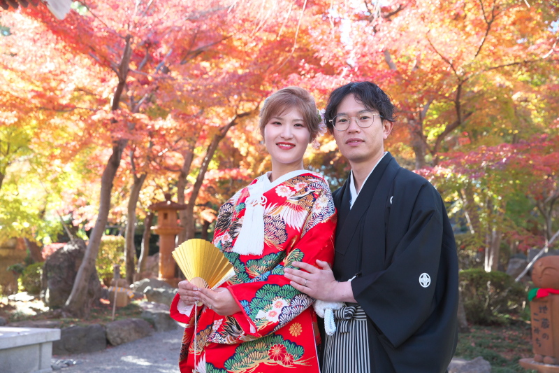 紅葉に包まれる、ふたり