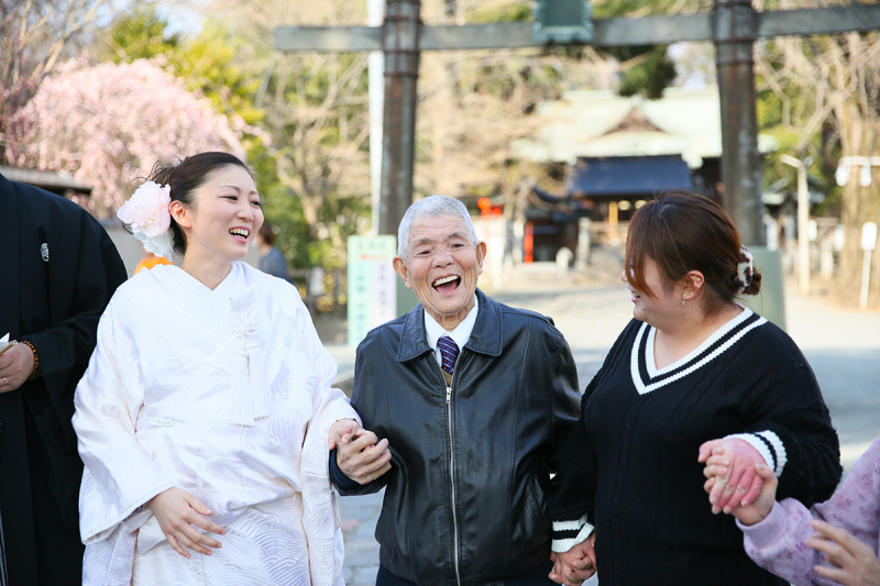 おじいちゃんの幸せいっぱいの笑顔
