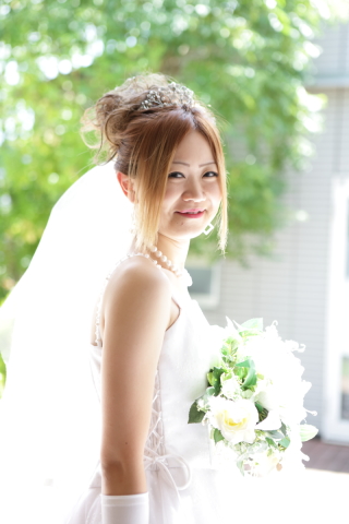 挙式直前の花嫁さまの幸せな笑顔
