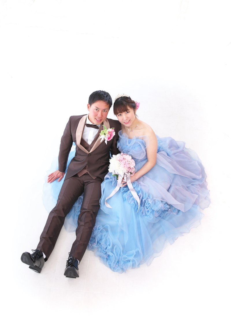 12月は土日料金0円!来店なしで洋装撮影OK!衣装選びも撮影も1日で完結プラン|事前準備は全てLINE対応!