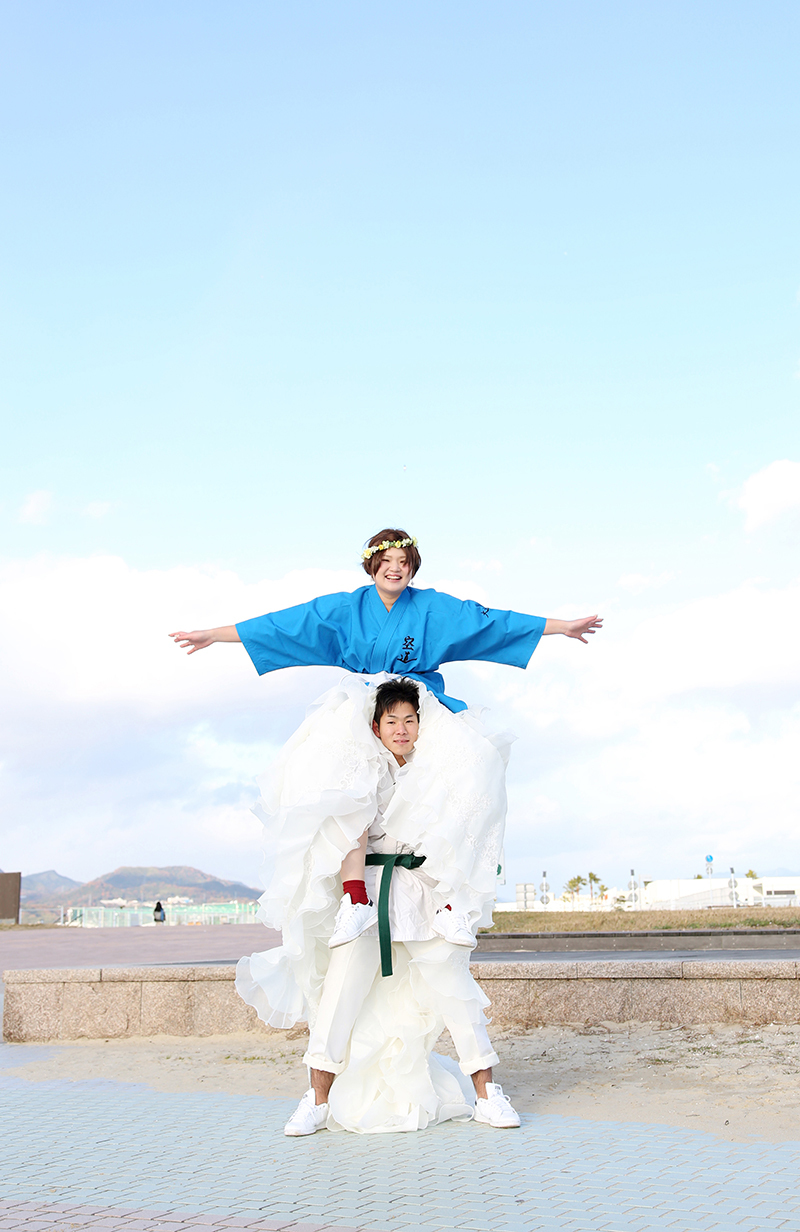 まさかの肩車！