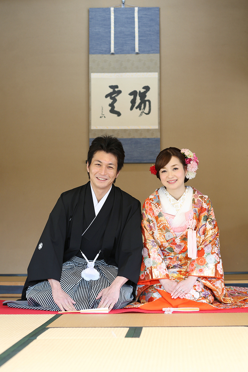 正座のポーズは外せない！