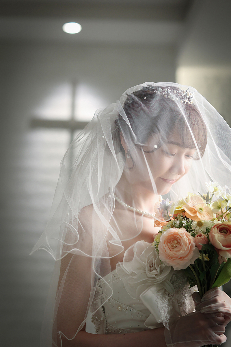 ベールに包まれて