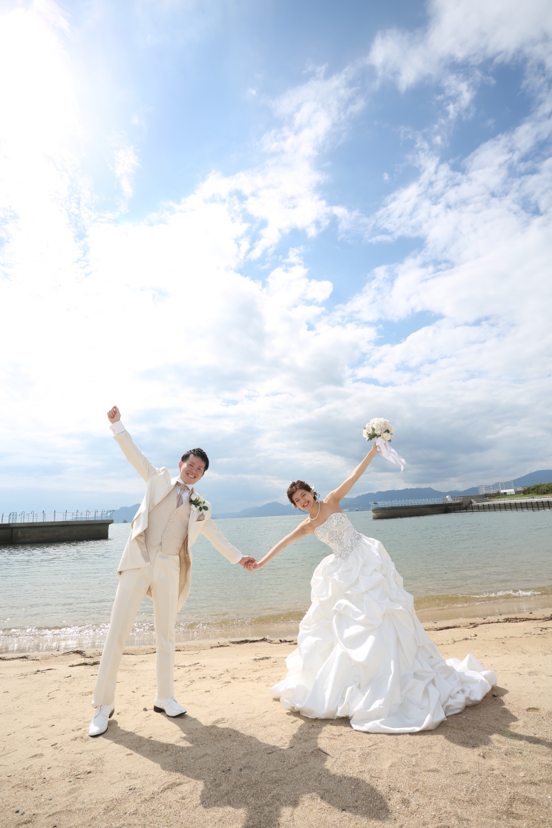 ドレスに着替えて海へ