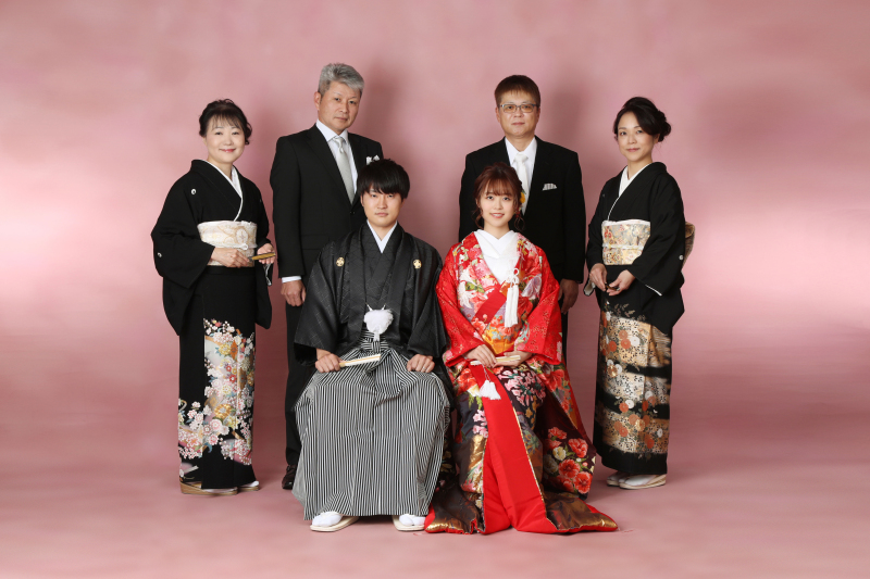会食付きプラン◆お好きな衣装2着でフォトウェディング《衣装2着+アルバム10ページ+フォトフレーム2個+食事6名様分》