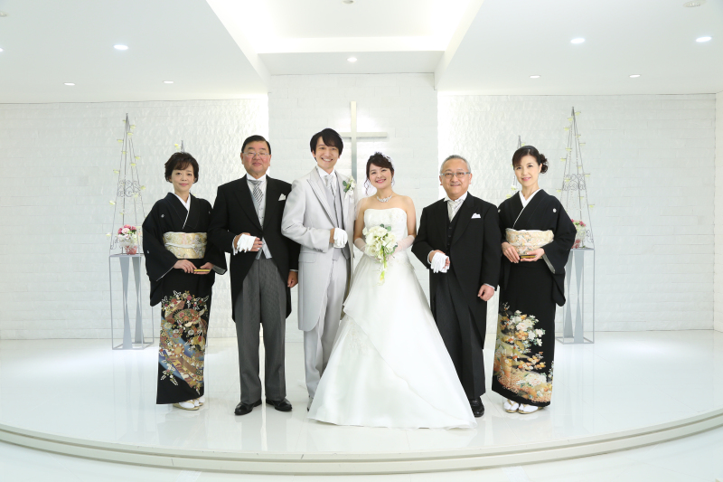 ◆家族みんなでフォト結婚式プラン◆《衣裳2着+ヘアメイク+着付+小物一式+アルバム+データ+ご両親様衣裳&アルバム》