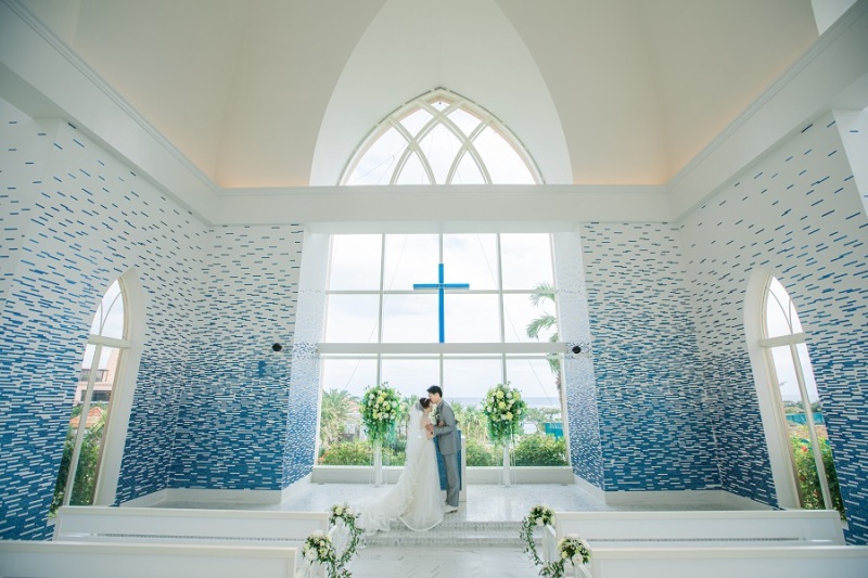 チャペルでウエディングキス♡