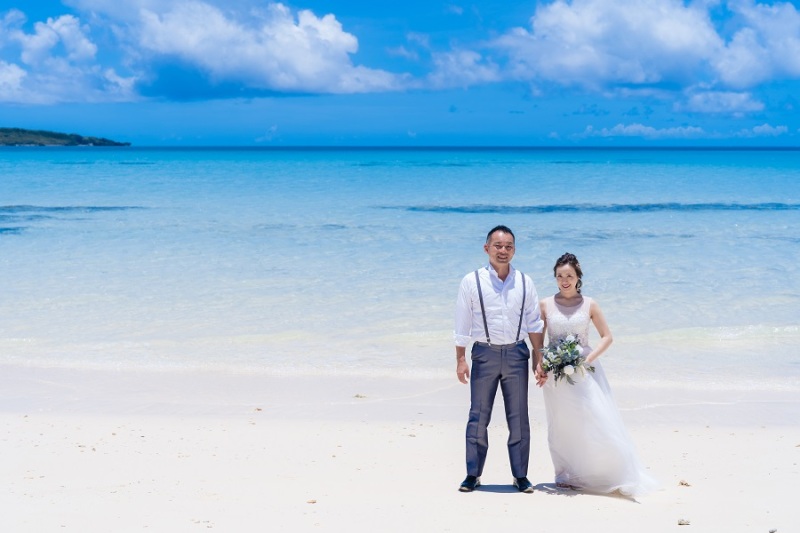 ご新郎様はシャツにサスペンダーを合わせて♡