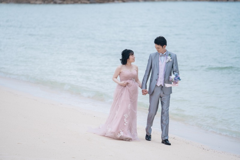 ビーチをお散歩♪お話ししながら自然体のお二人を♡