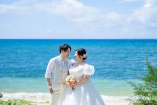 《チャペル＆ビーチフォトツアー》青空の下で