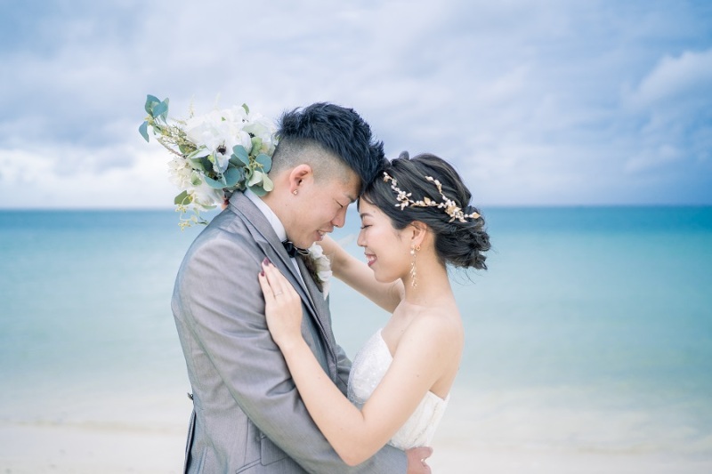 ご新婦様の髪飾りはキラキラビジュー!!