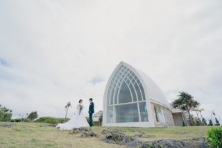 *ボタニカル柄のウエディングドレスを着て華やかなフォトウエディング*