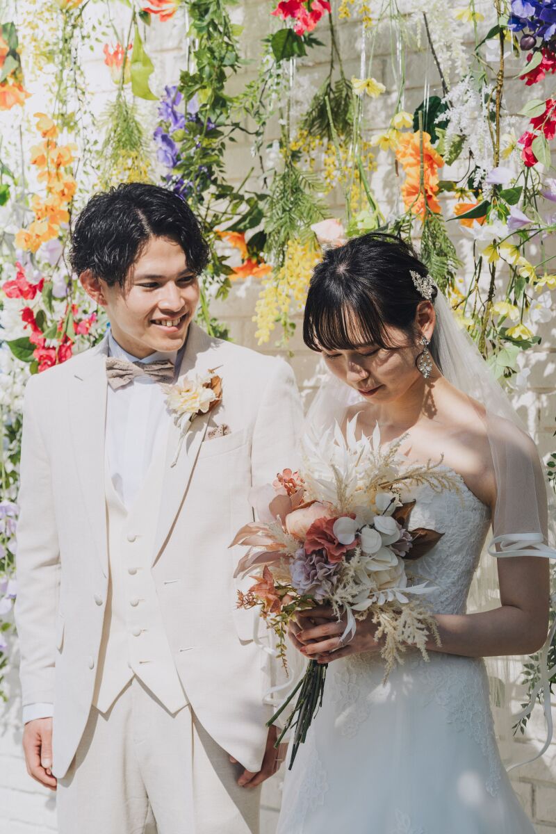 新婦様を見つめる新郎様。思わず笑みがこぼれます♡