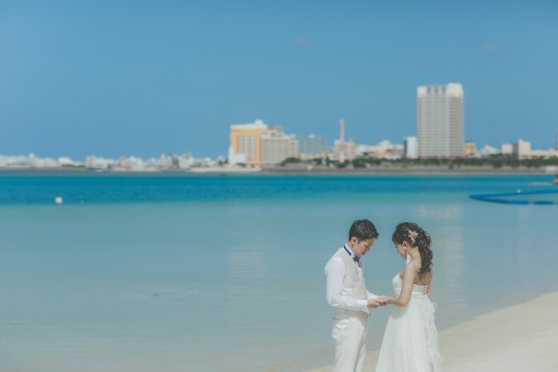 ご新郎様はジャケット脱いでベスト姿に♪