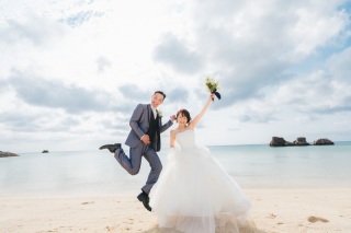 沖縄の海で大ジャンプ！♡