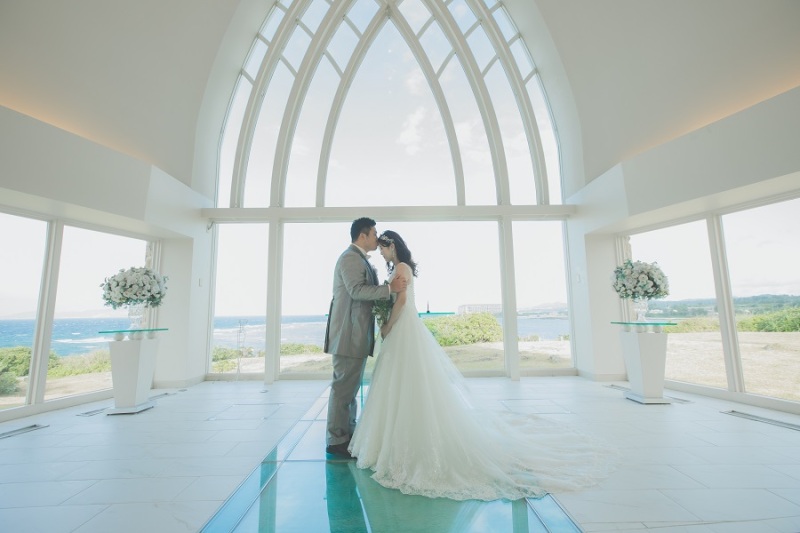 祭壇にてウエディングキス♡