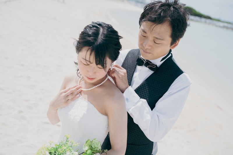 ネックレスを新郎様が♡