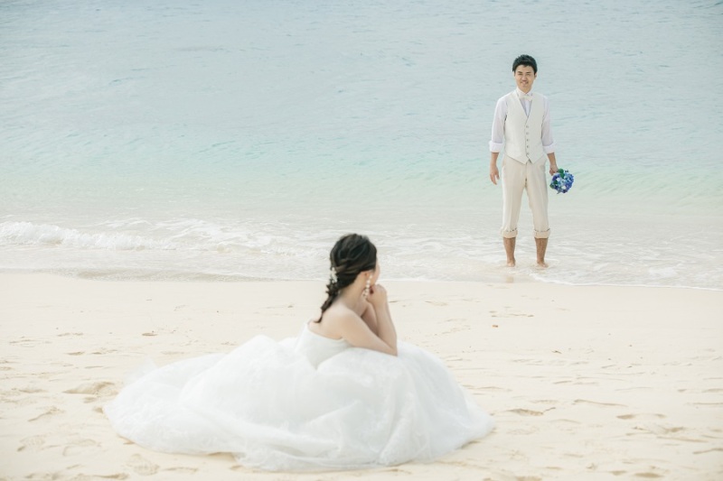 新郎さんビーチに入っちゃいましたよ~~☆