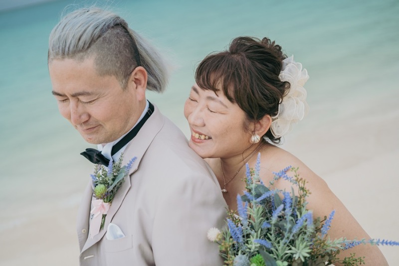新郎様にバックハグ♡