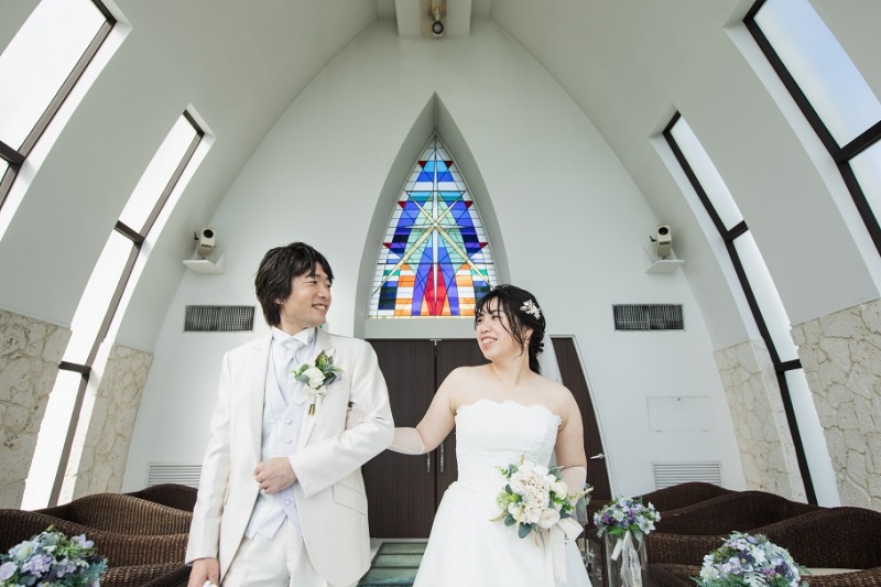 ステンドガラスを背景に撮りました～！